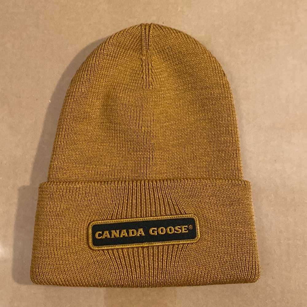 Canadian Goose Emblem rib beanie